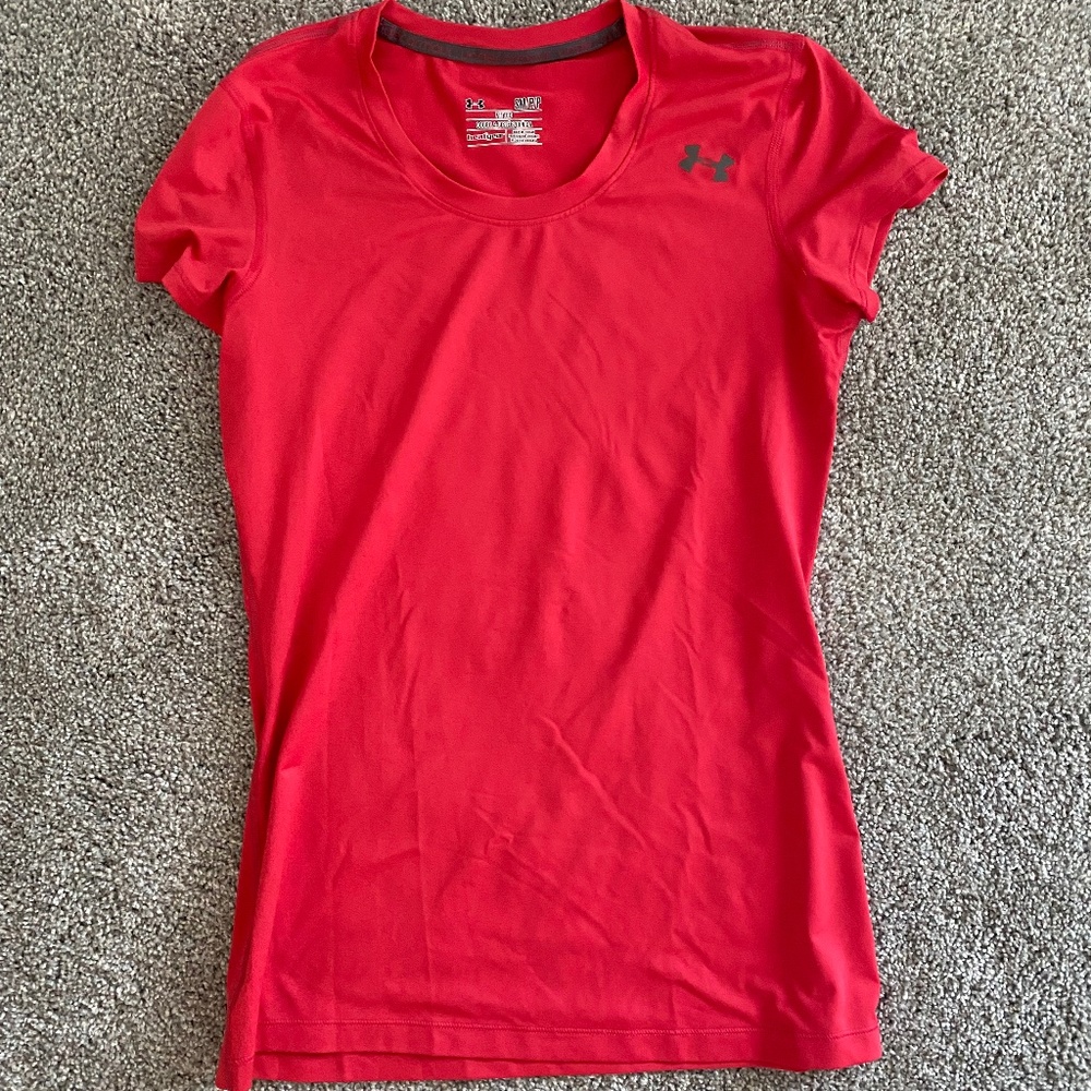 Women’s S Under Armour Shirt